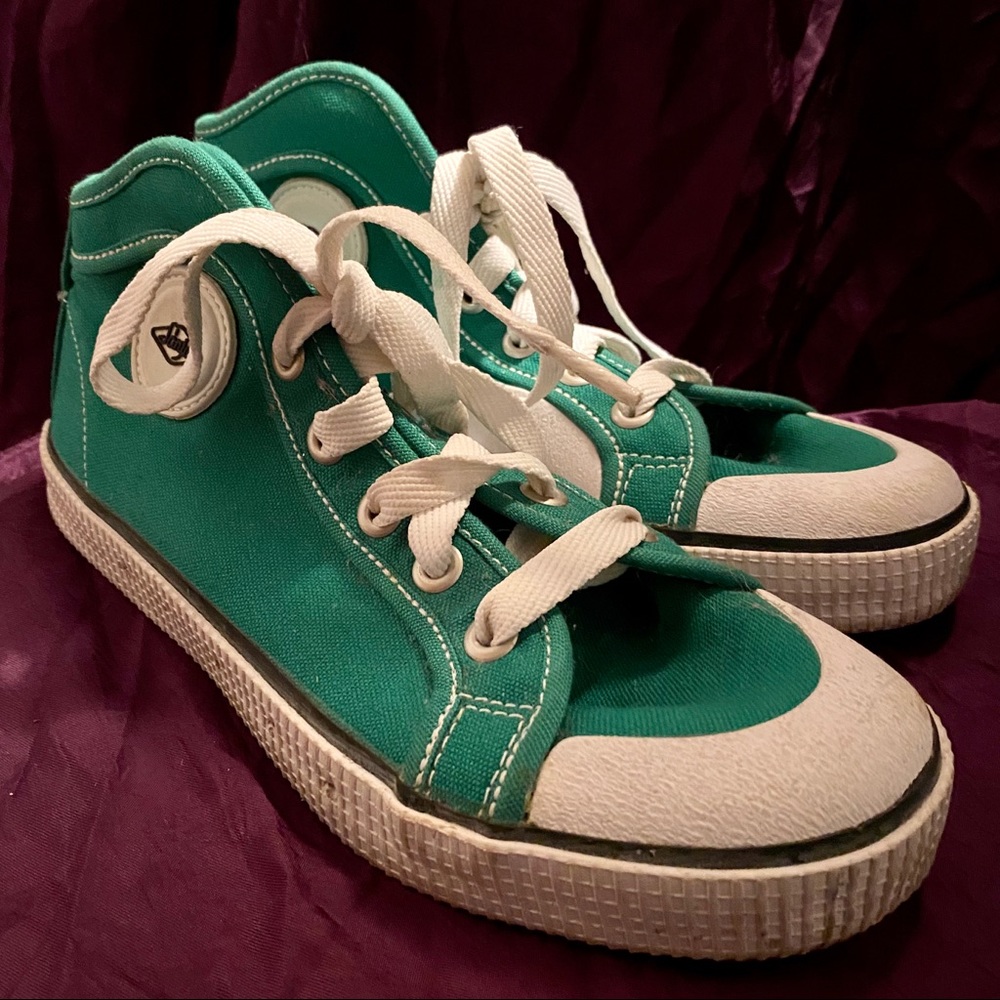 Sanjo Tennis Shoes in Bright Kelley Green